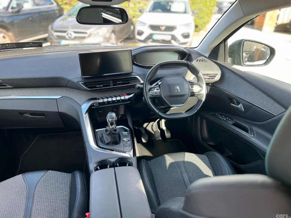 Peugeot 5008 MPV, Diesel, 2021, Grey