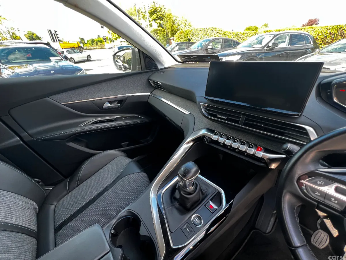 Peugeot 5008 MPV, Diesel, 2021, Grey