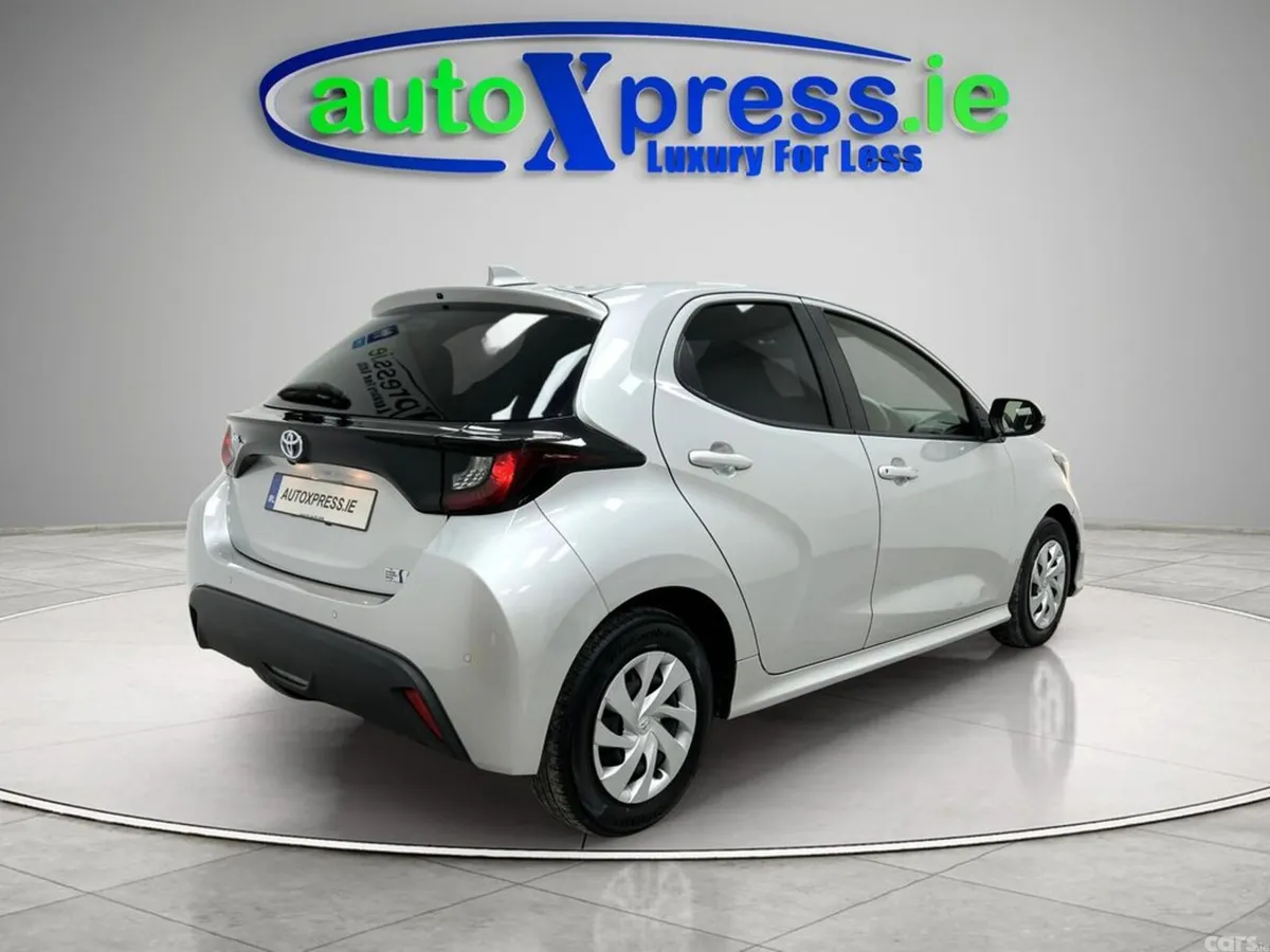 Toyota Yaris Hatchback, Petrol Hybrid, 2022, Silver