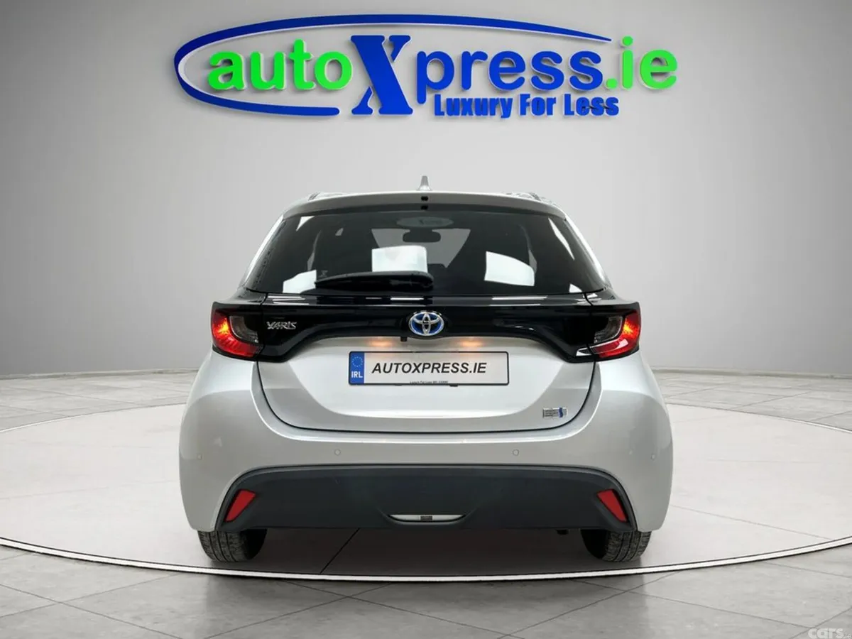 Toyota Yaris Hatchback, Petrol Hybrid, 2022, Silver