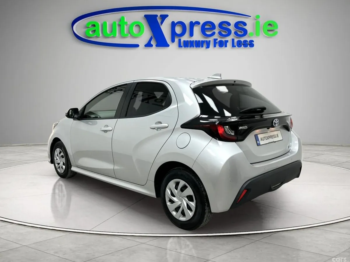 Toyota Yaris Hatchback, Petrol Hybrid, 2022, Silver