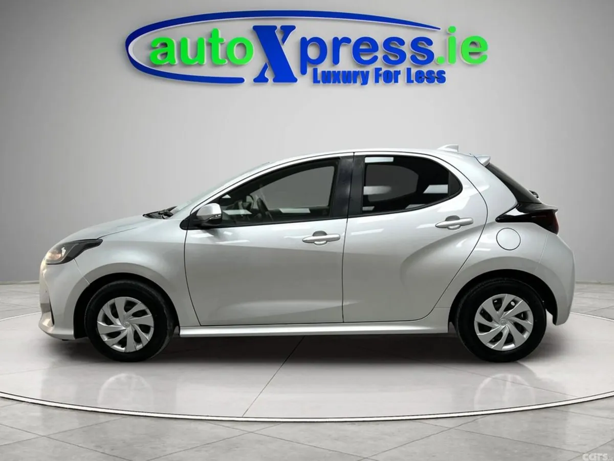 Toyota Yaris Hatchback, Petrol Hybrid, 2022, Silver