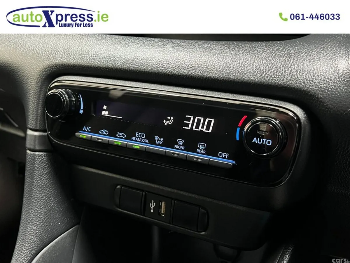 Toyota Yaris Hatchback, Petrol Hybrid, 2022, Silver