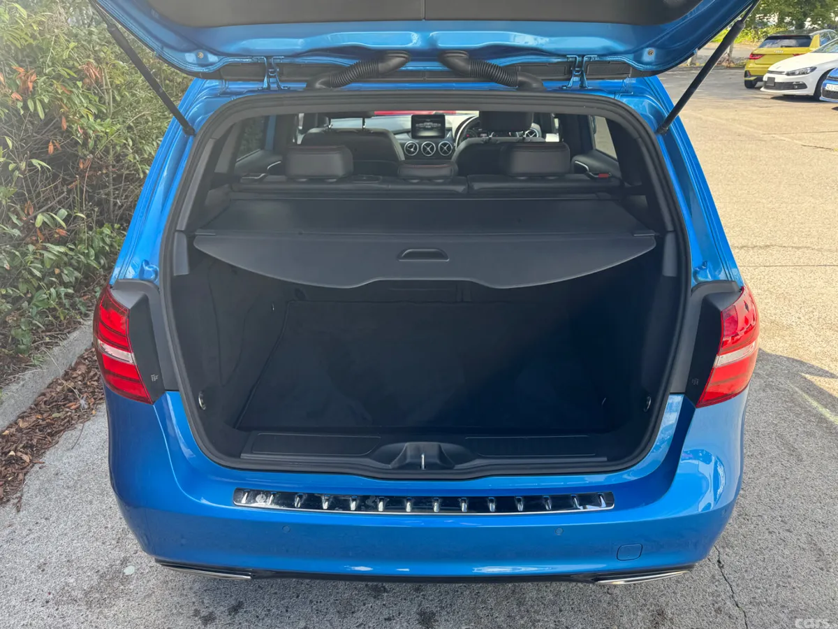Mercedes-Benz B-Class Hatchback, Petrol, 2017, Blue
