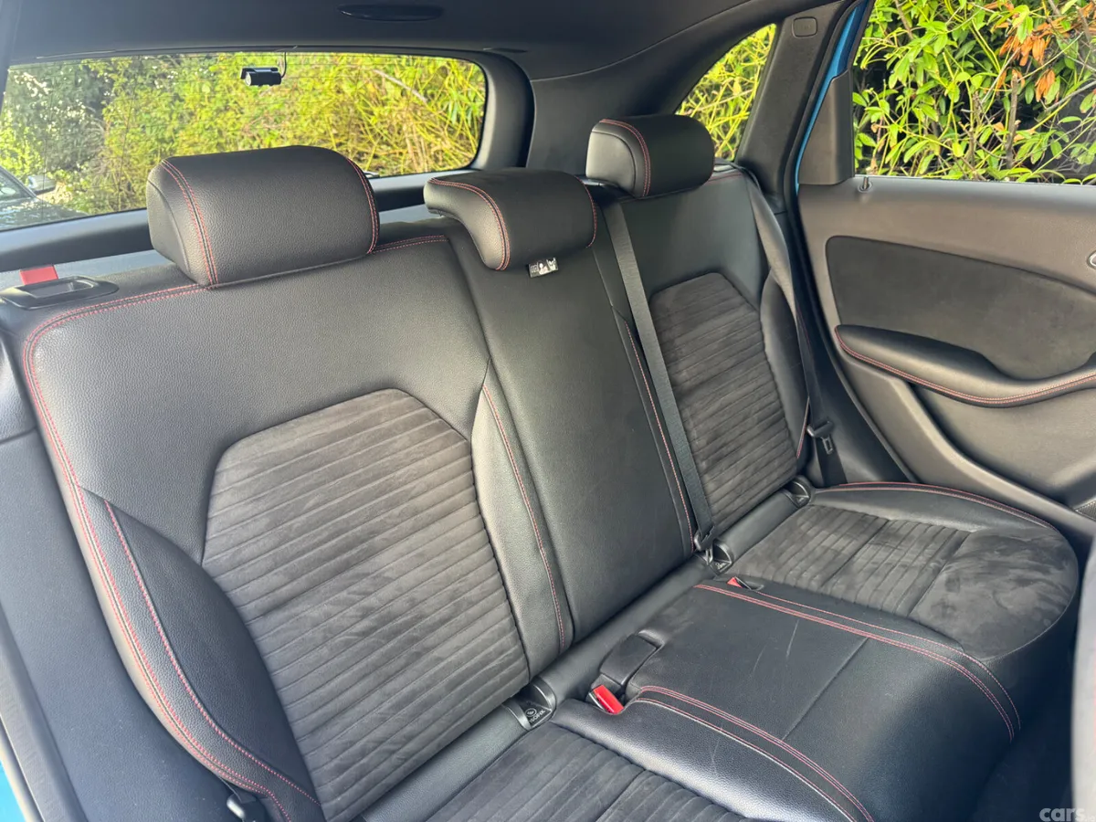 Mercedes-Benz B-Class Hatchback, Petrol, 2017, Blue
