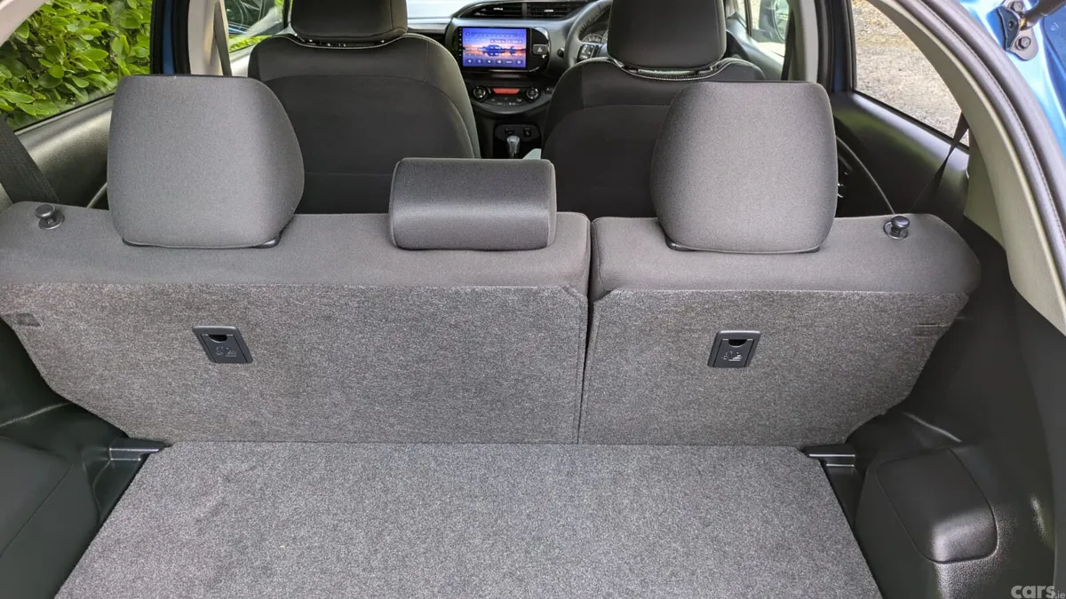 Toyota Yaris Hatchback, Petrol, 2017, Blue