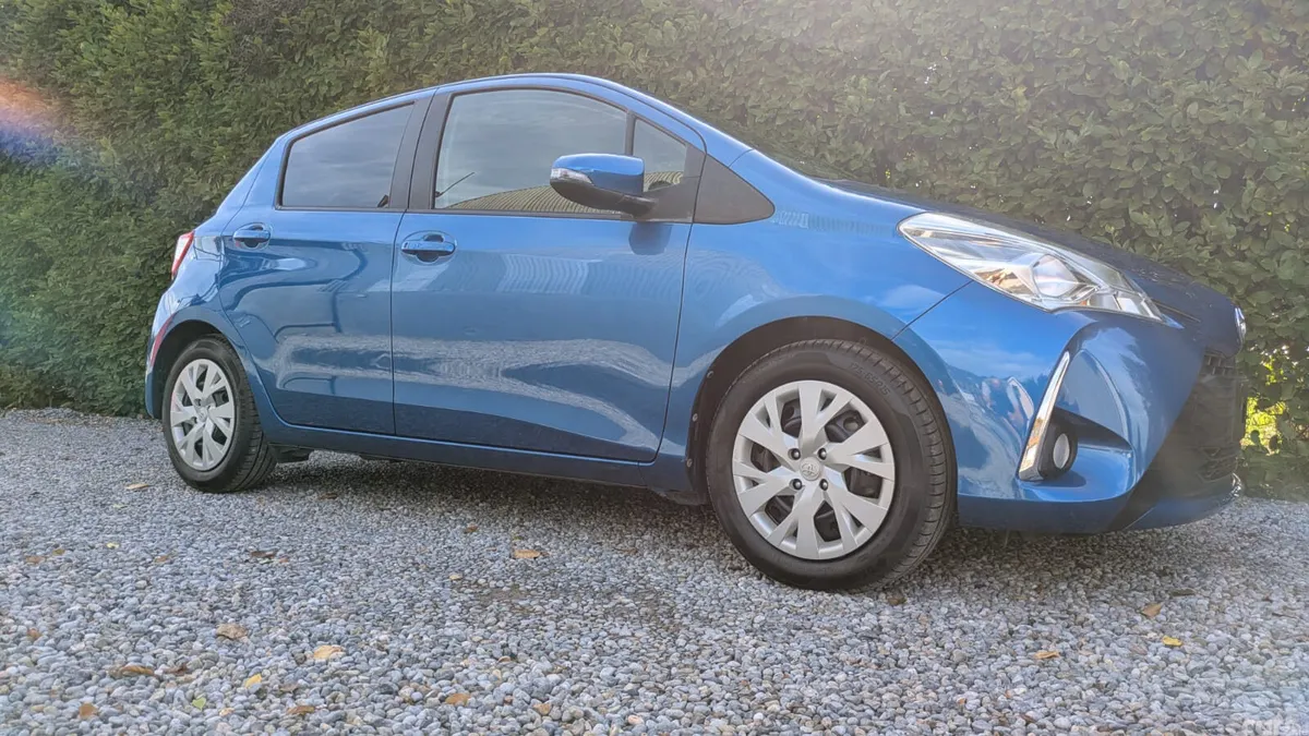 Toyota Yaris Hatchback, Petrol, 2017, Blue