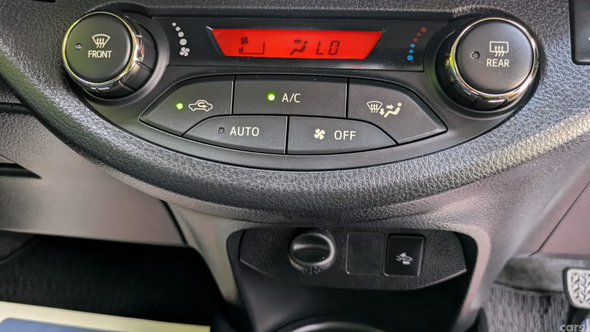 Toyota Yaris Hatchback, Petrol, 2017, Blue