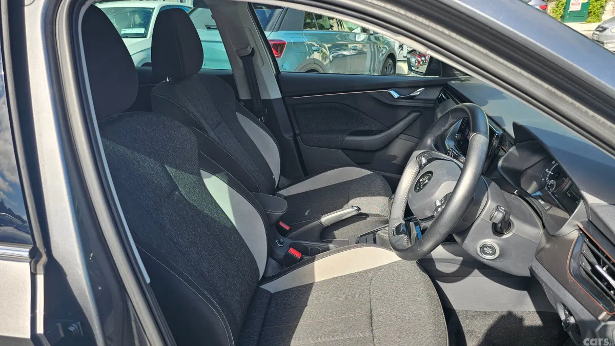 Skoda Kamiq Hatchback, Petrol, 2022, Grey