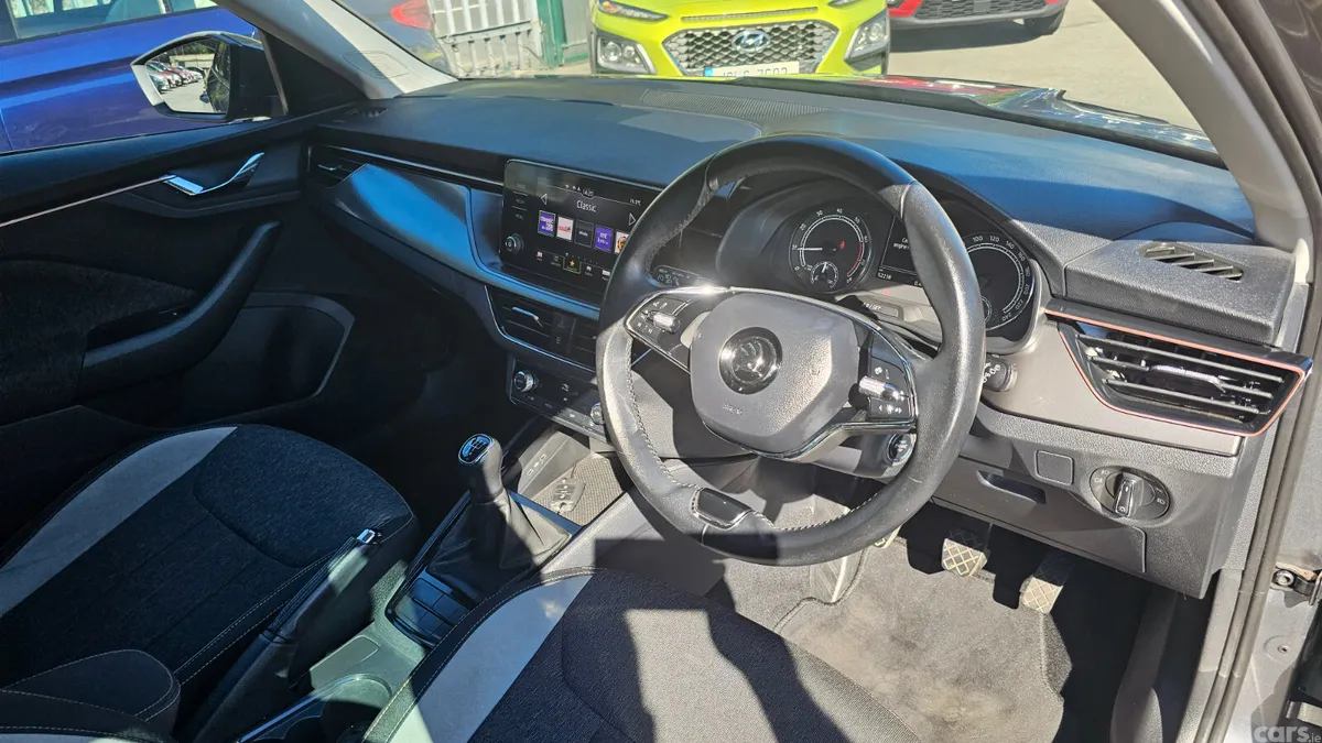 Skoda Kamiq Hatchback, Petrol, 2022, Grey