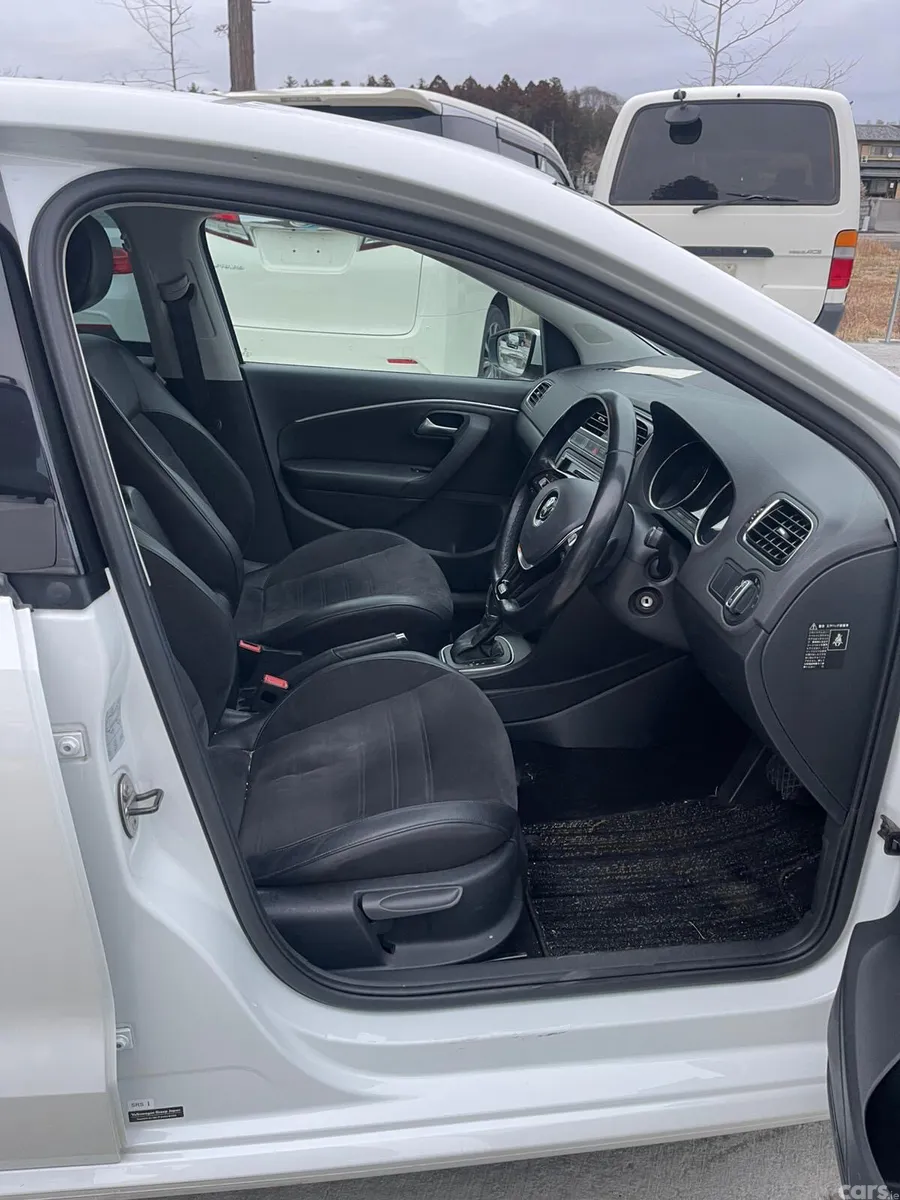 Volkswagen Polo Hatchback, Petrol, 2017, White