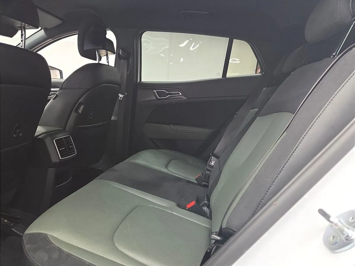 Kia Sportage SUV, Petrol Hybrid, 2024, White