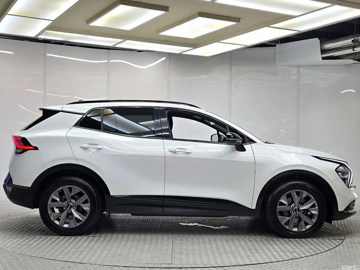 Kia Sportage SUV, Petrol Hybrid, 2024, White