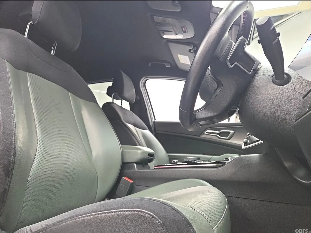 Kia Sportage SUV, Petrol Hybrid, 2024, White