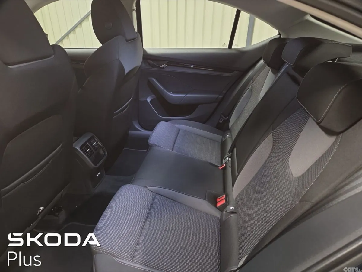Skoda Octavia Saloon, Diesel, 2024, Blue