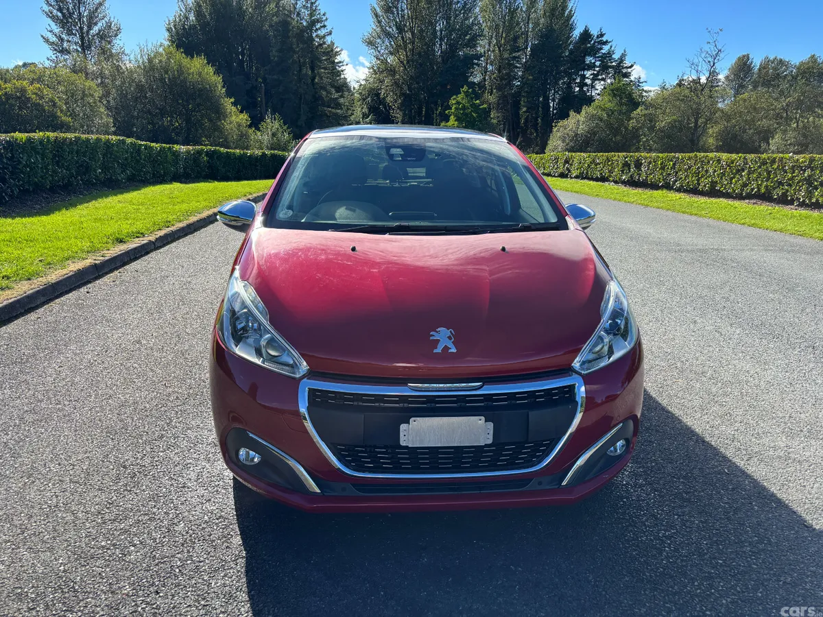 Peugeot 208 Hatchback, Petrol, 2018, Red
