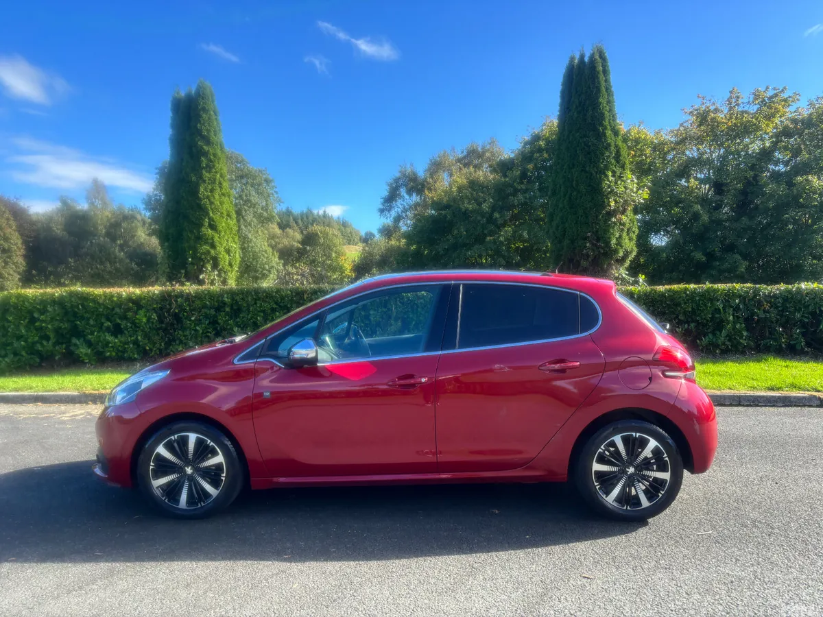Peugeot 208 Hatchback, Petrol, 2018, Red