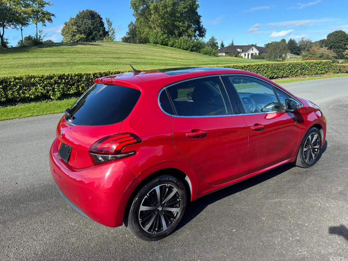 Peugeot 208 Hatchback, Petrol, 2018, Red