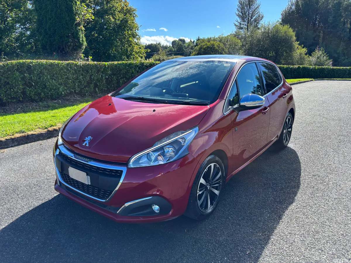 Peugeot 208 Hatchback, Petrol, 2018, Red