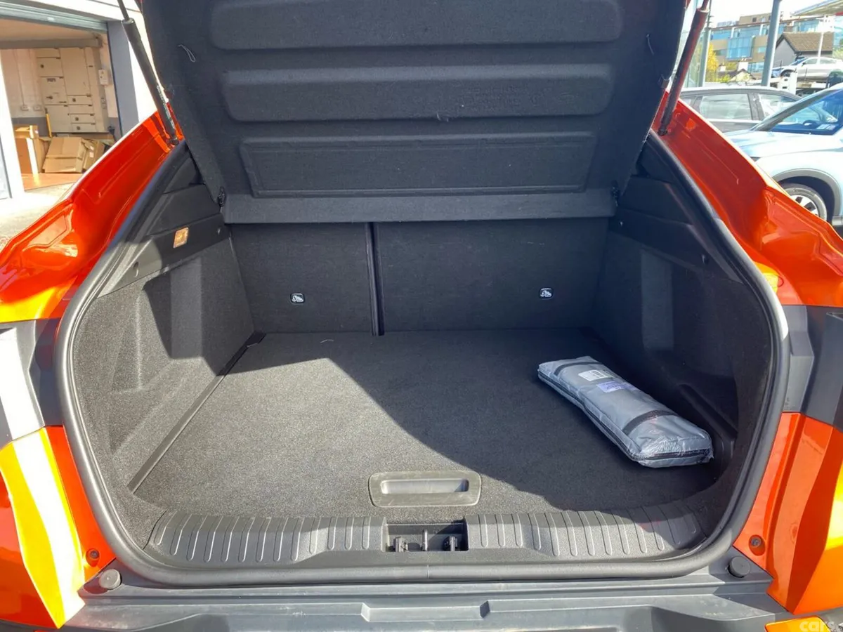 Renault Arkana Hatchback, Petrol, 2023, Orange