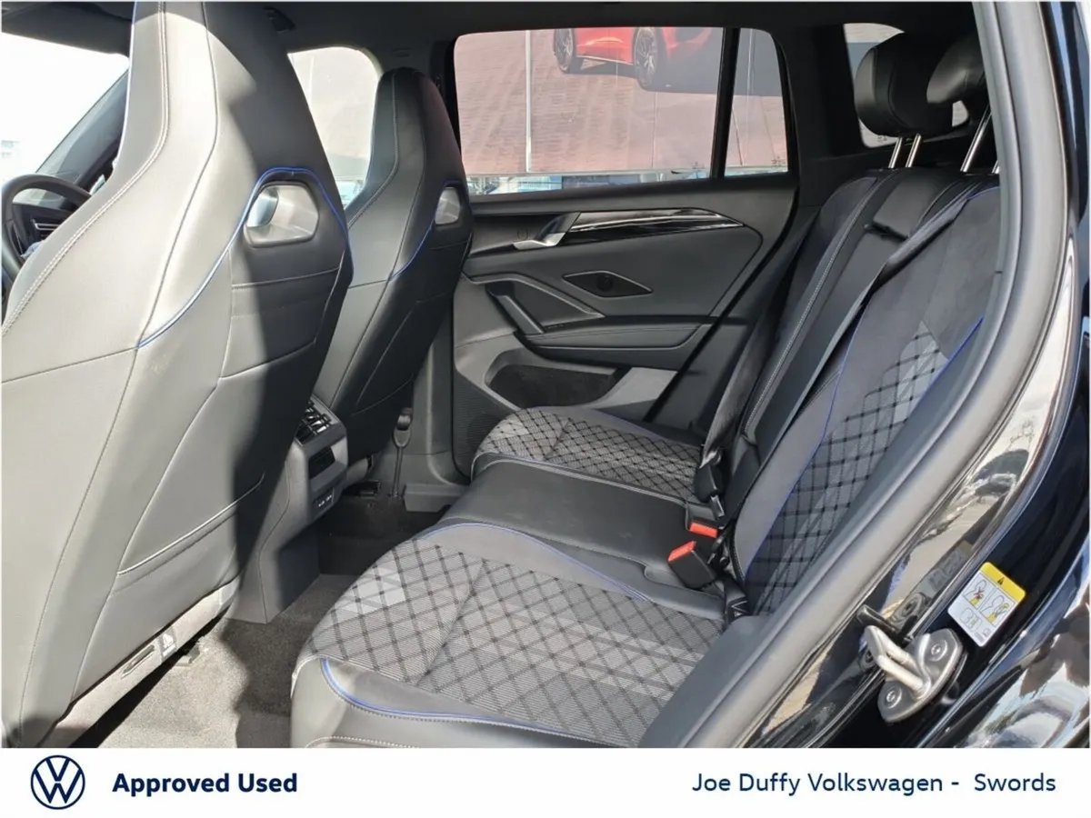 Volkswagen Tiguan SUV, Petrol Plug-in Hybrid, 2025, Black