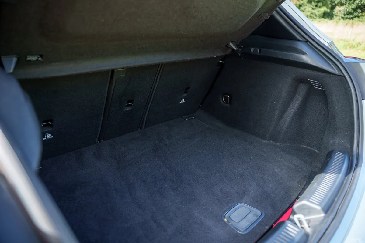 Mercedes-Benz A-Class Hatchback, Petrol, 2018, Silver