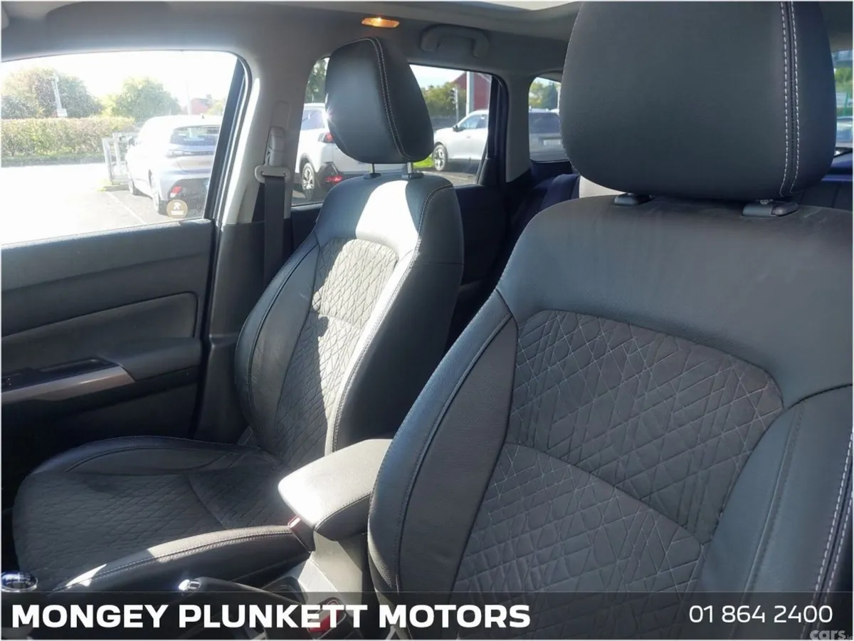 Suzuki Vitara SUV, Petrol, 2023, Grey