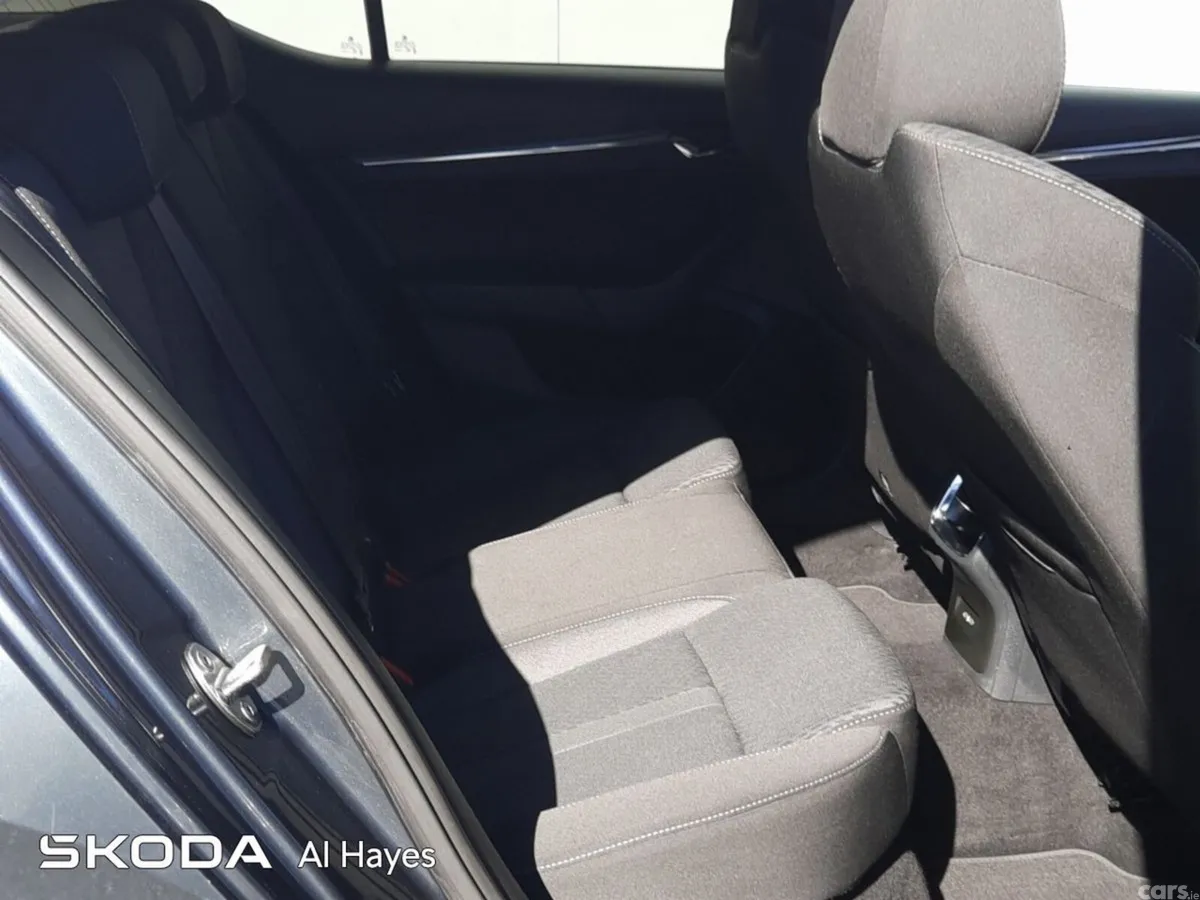 Skoda Octavia Saloon, Diesel, 2021, Grey