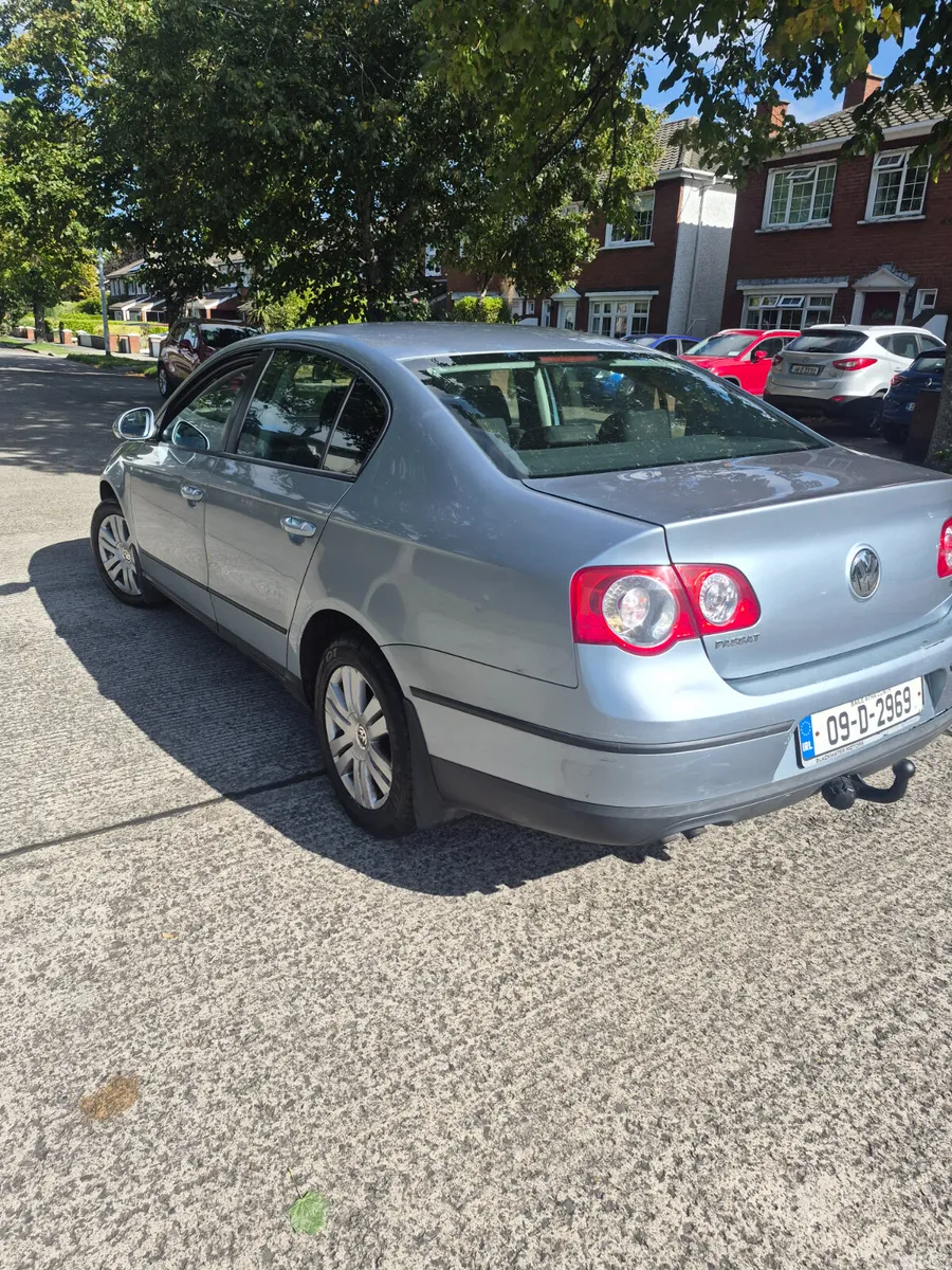 Volkswagen Passat Saloon, Diesel, 2009, Blue