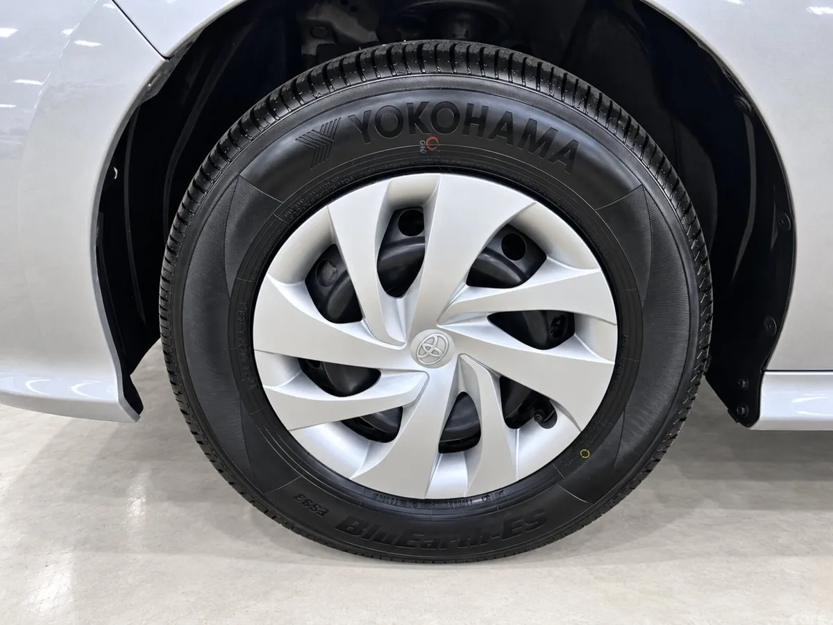 Toyota Yaris Hatchback, Petrol, 2023, Silver