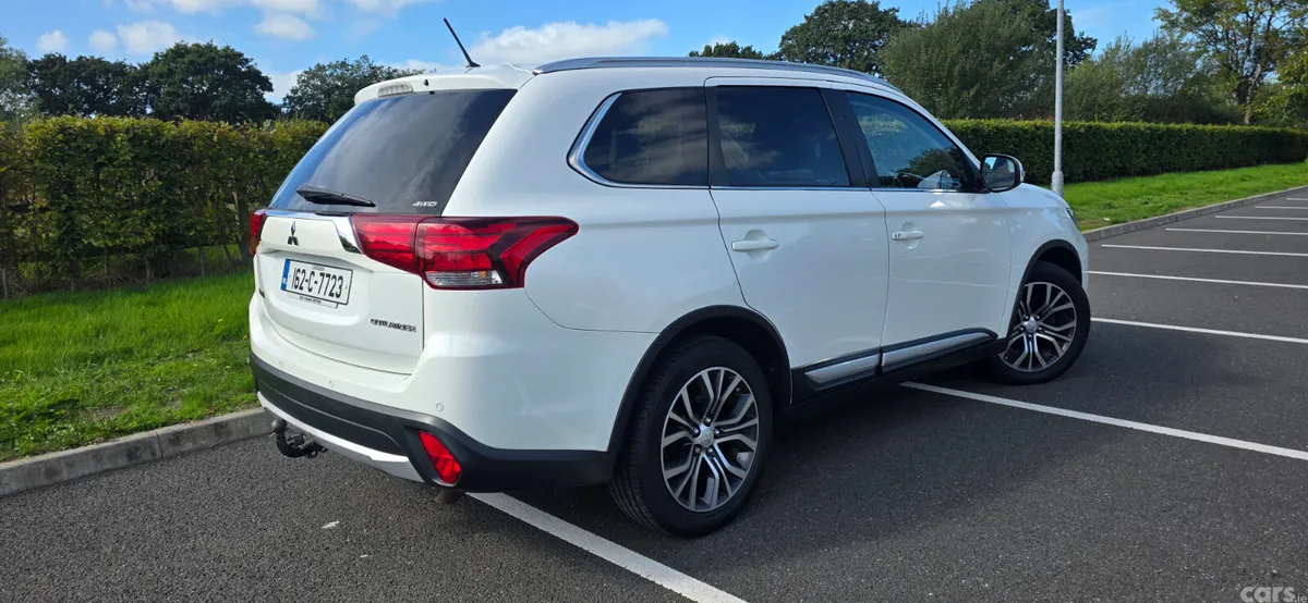 Mitsubishi Outlander SUV, Diesel, 2016, White