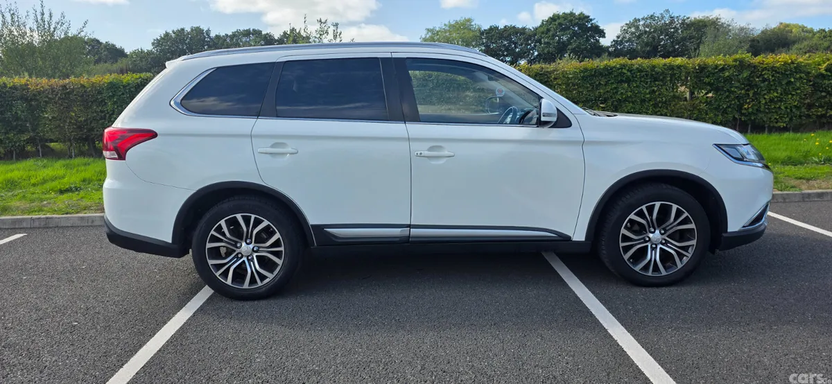 Mitsubishi Outlander SUV, Diesel, 2016, White