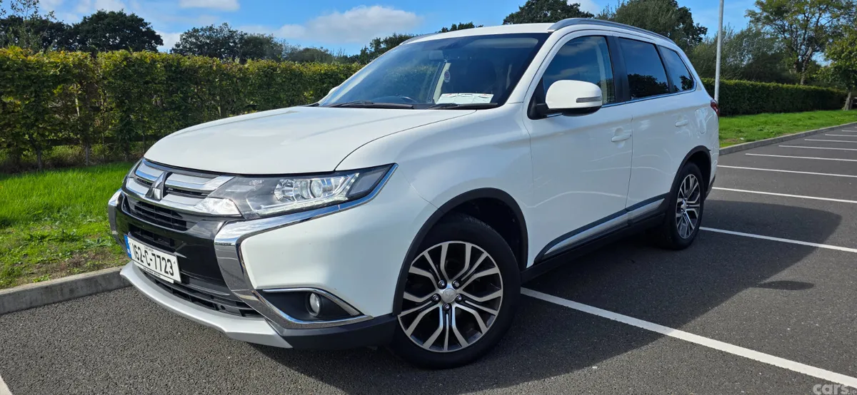 Mitsubishi Outlander SUV, Diesel, 2016, White