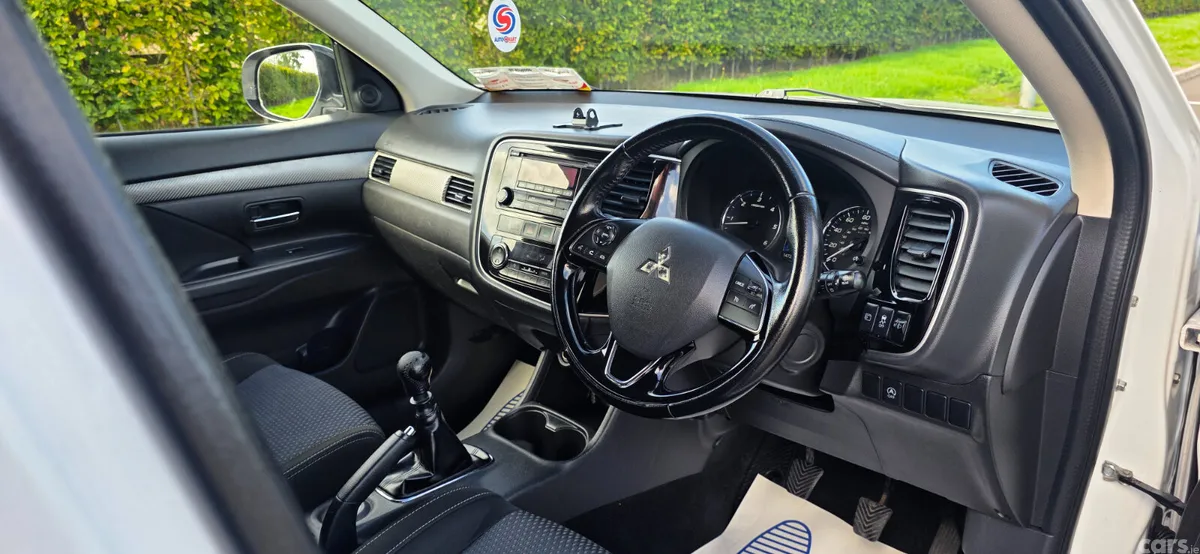 Mitsubishi Outlander SUV, Diesel, 2016, White