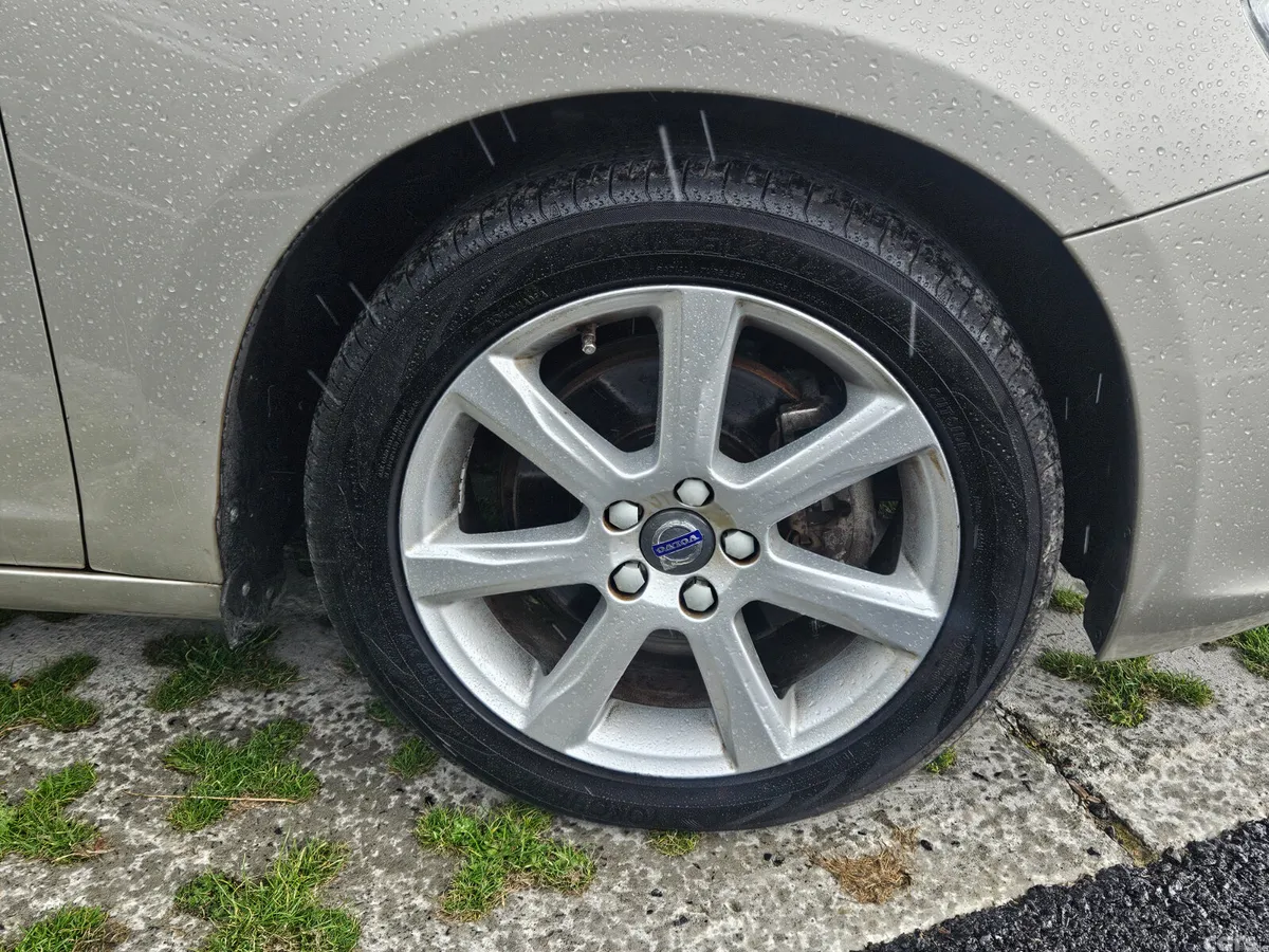 Volvo V60 Estate, Diesel, 2017, Gold