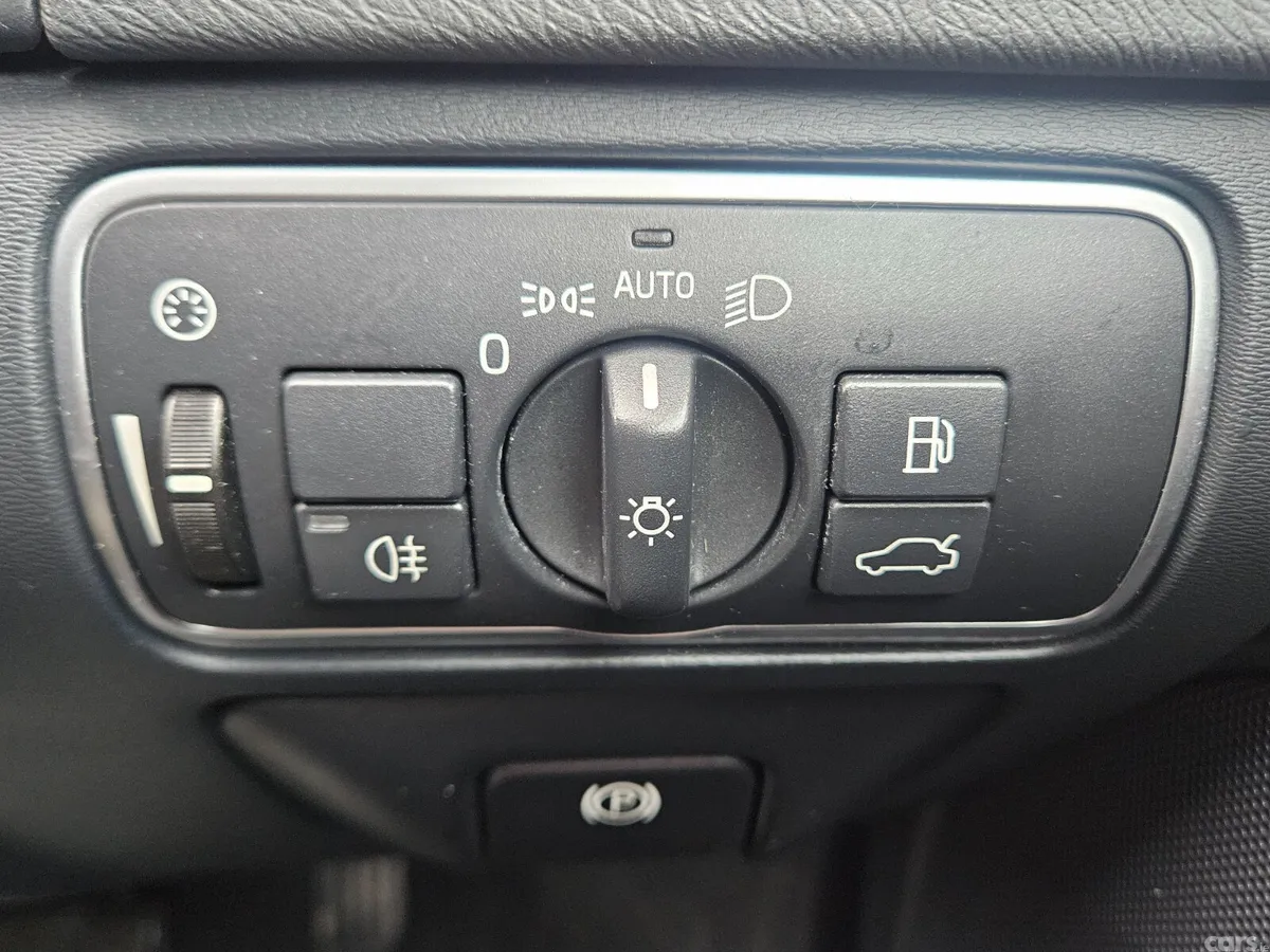 Volvo V60 Estate, Diesel, 2017, Gold
