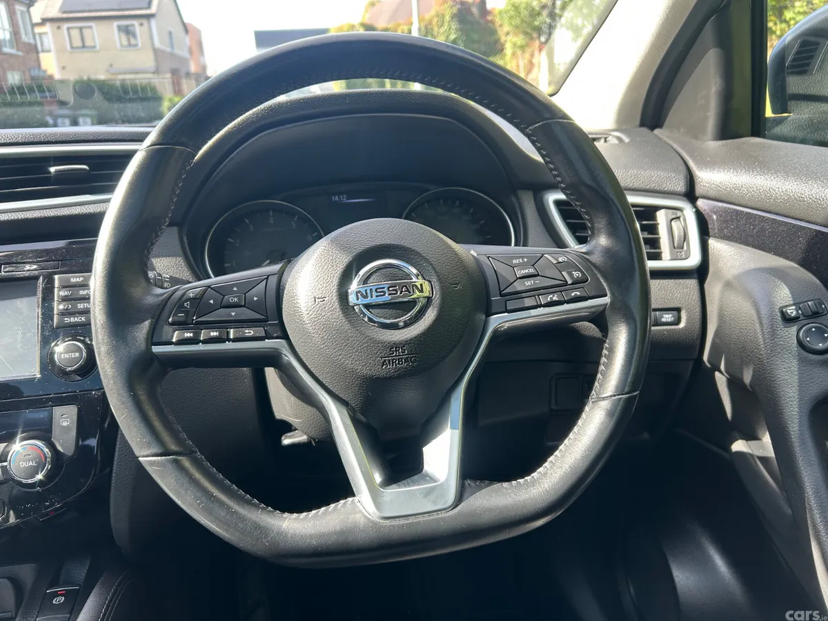 Nissan Qashqai MPV, Petrol, 2018, Black