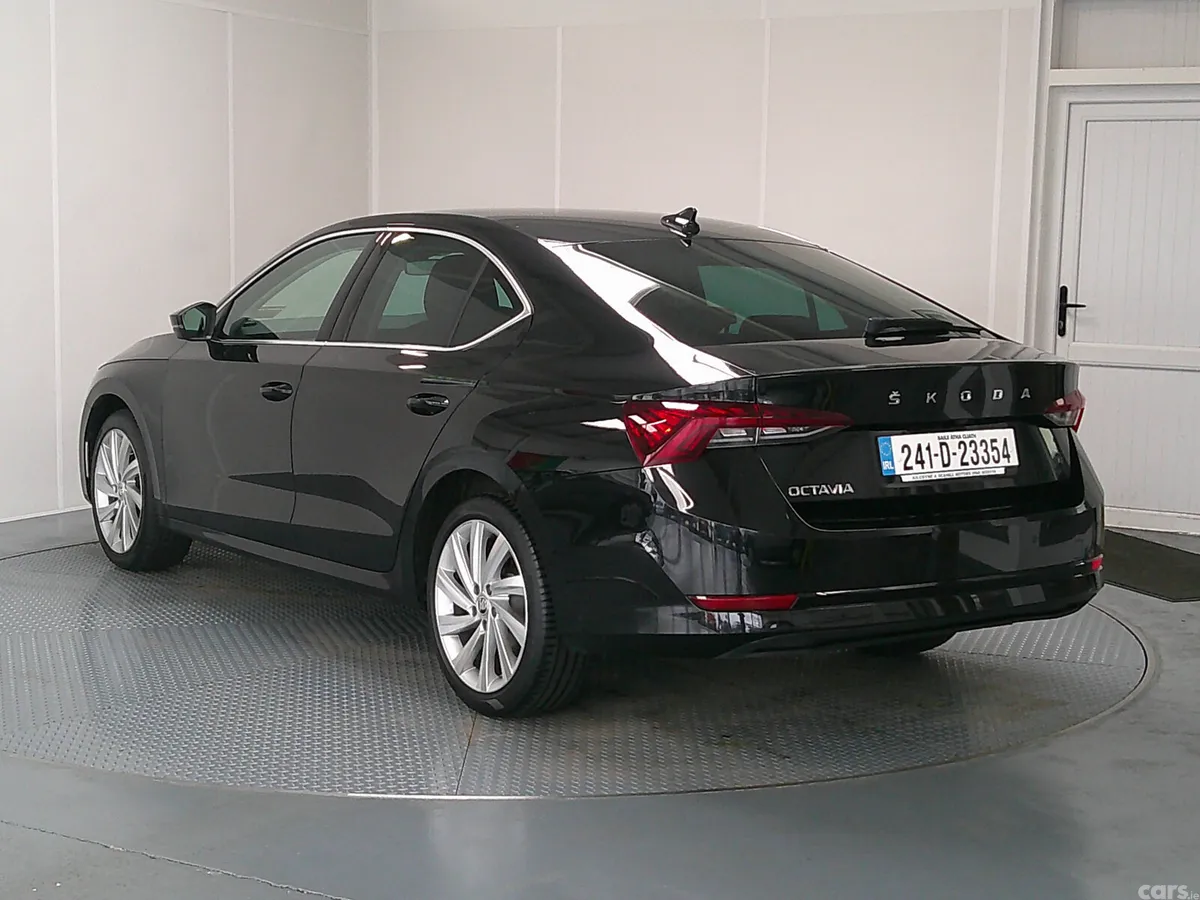 Skoda Octavia Saloon, Diesel, 2024, Black