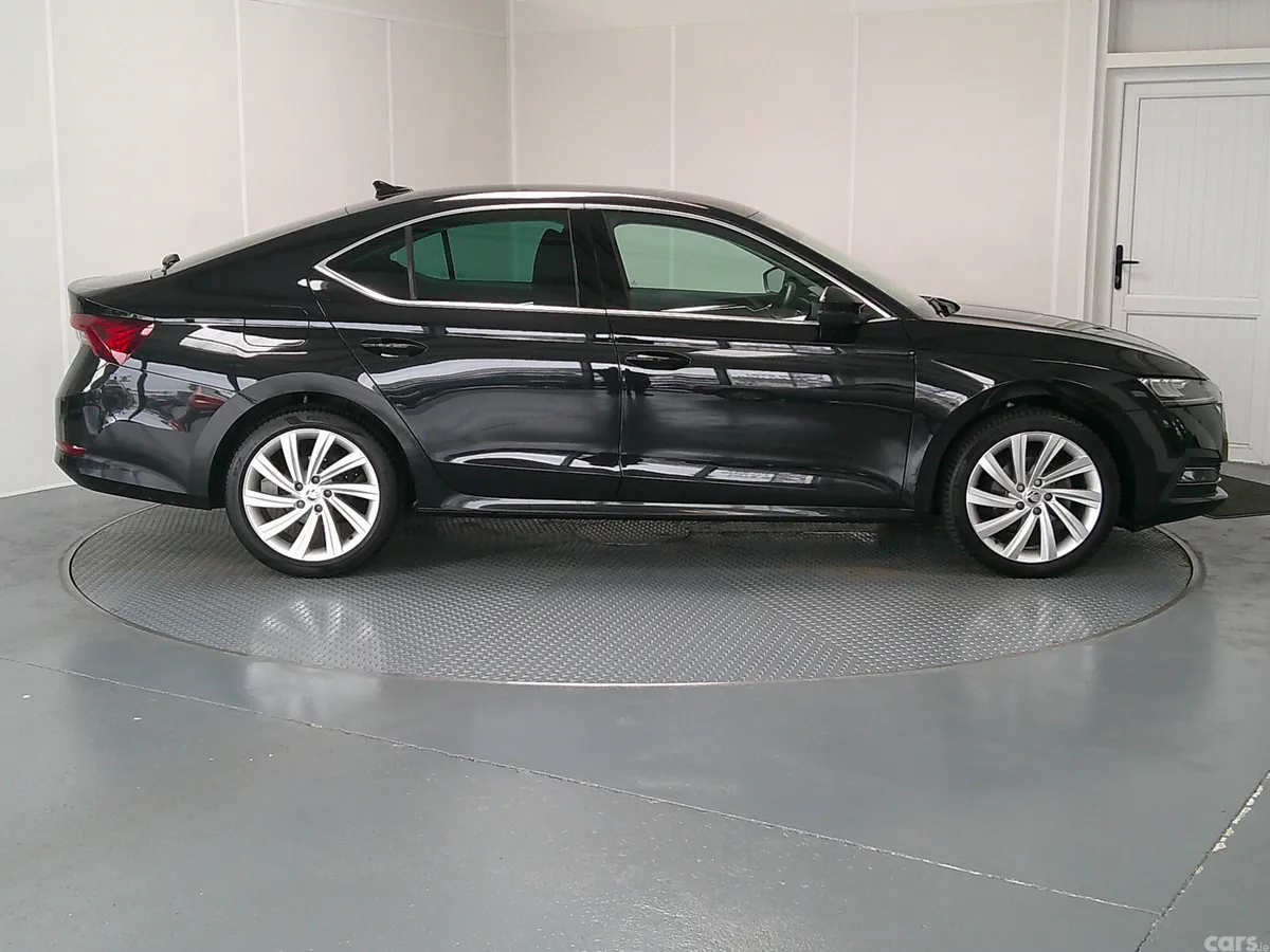 Skoda Octavia Saloon, Diesel, 2024, Black
