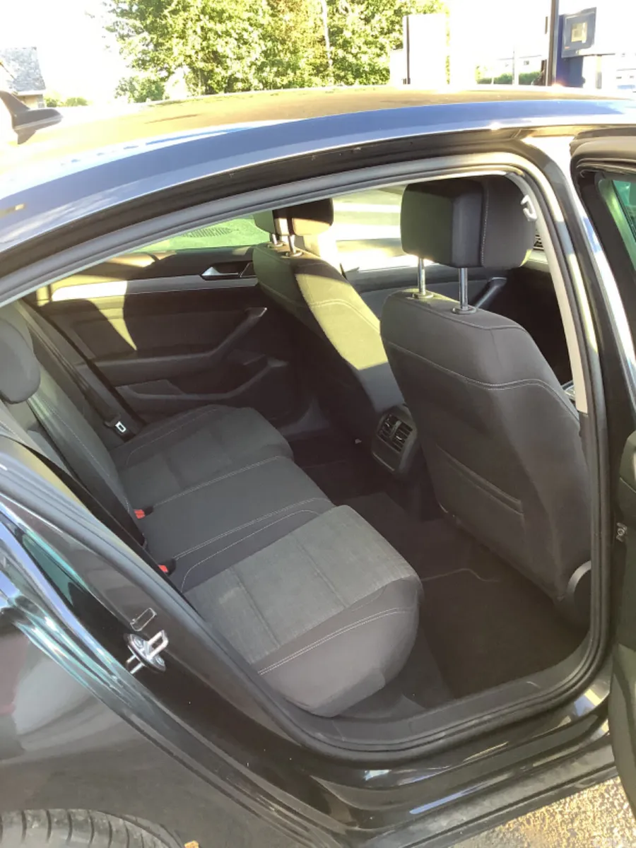 Volkswagen Passat Saloon, Diesel, 2022, Grey