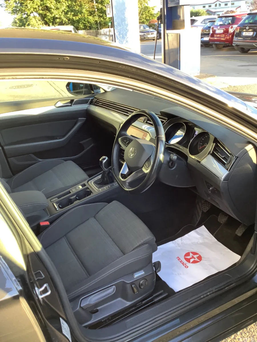 Volkswagen Passat Saloon, Diesel, 2022, Grey