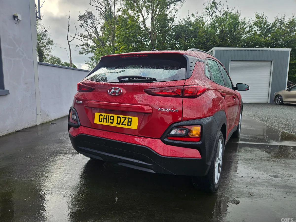 Hyundai KONA Hatchback, Petrol, 2019, Red