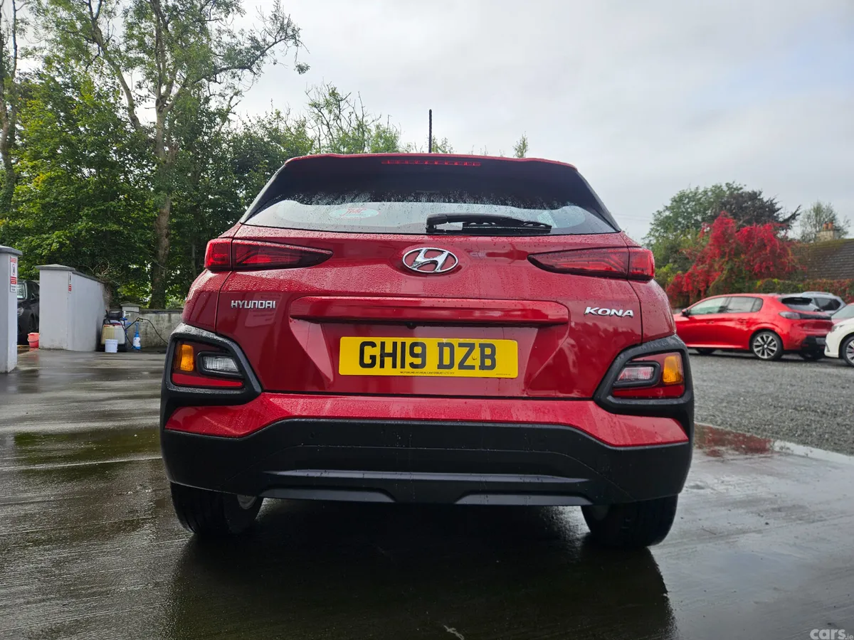 Hyundai KONA Hatchback, Petrol, 2019, Red