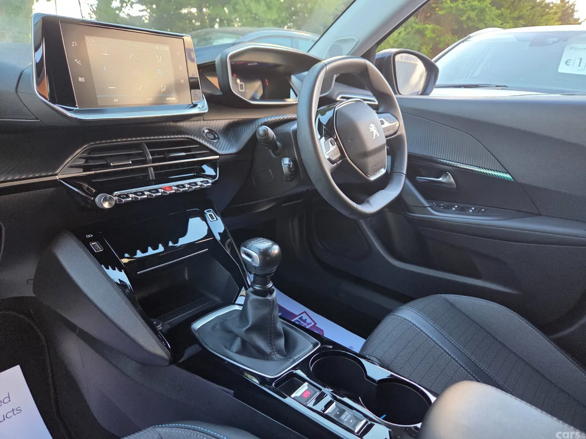 Peugeot 2008 MPV, Petrol, 2022, Blue