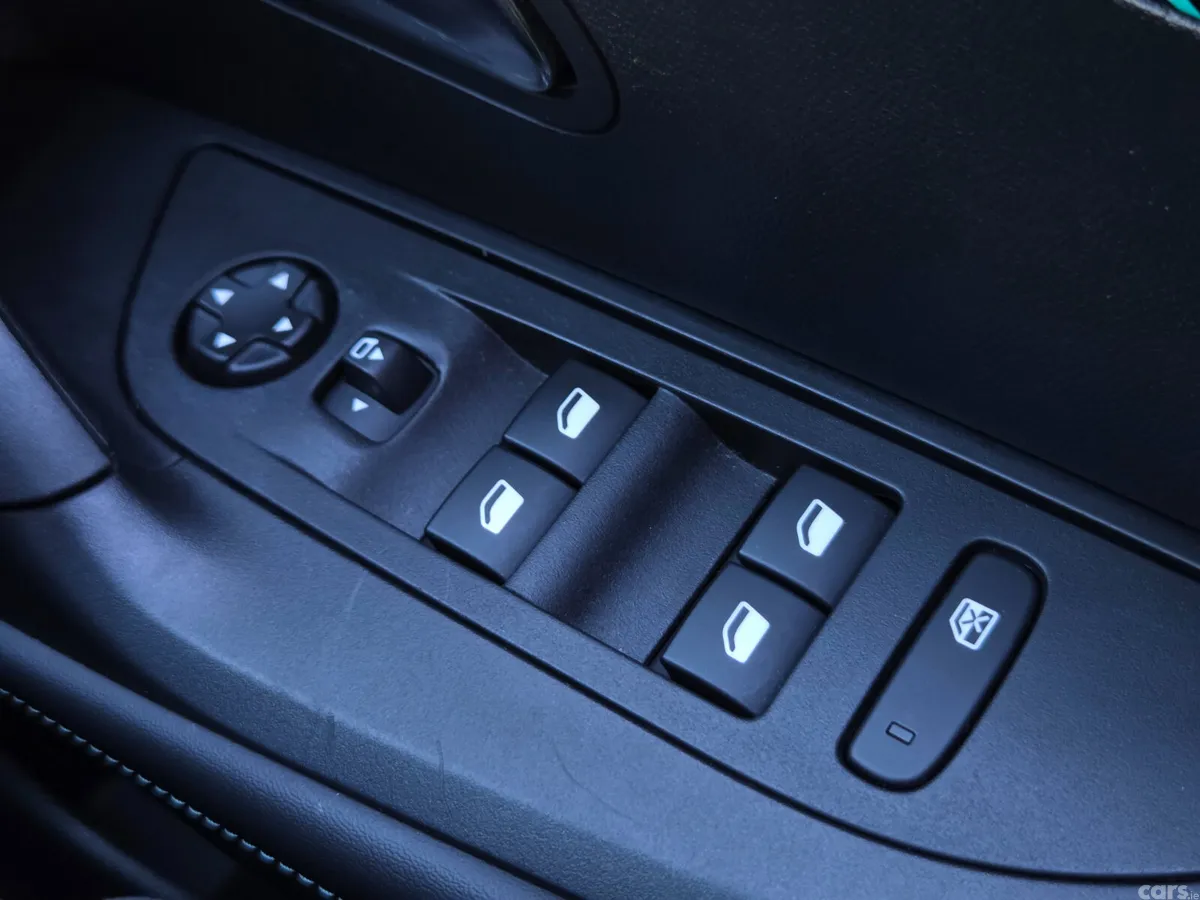 Peugeot 2008 MPV, Petrol, 2022, Blue