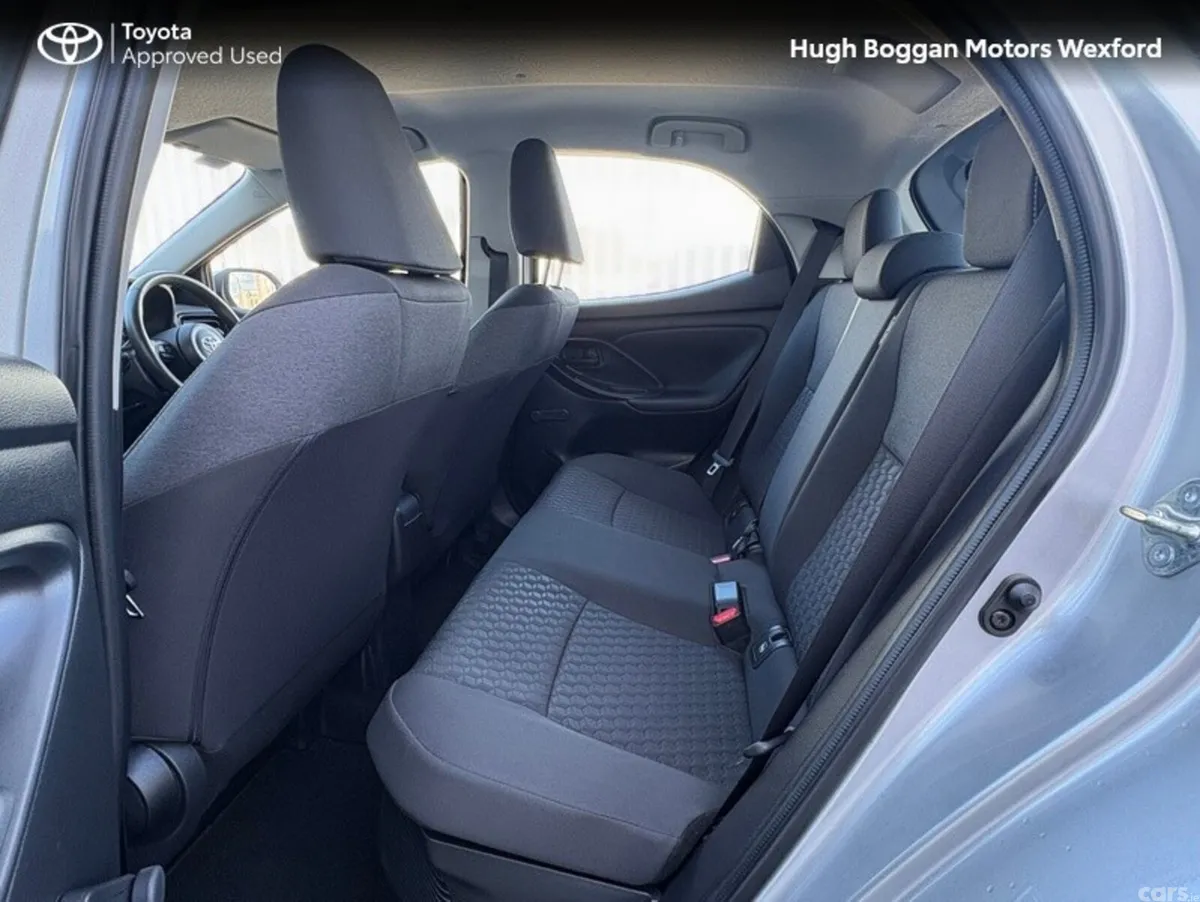 Toyota Yaris Hatchback, Petrol Hybrid, 2023, Grey