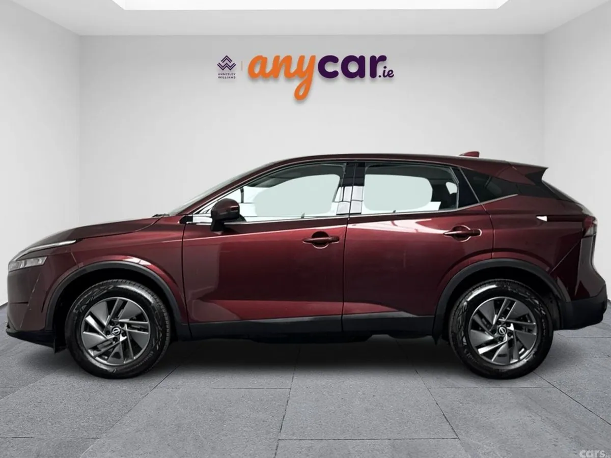 Nissan Qashqai MPV, Petrol, 2024, Red