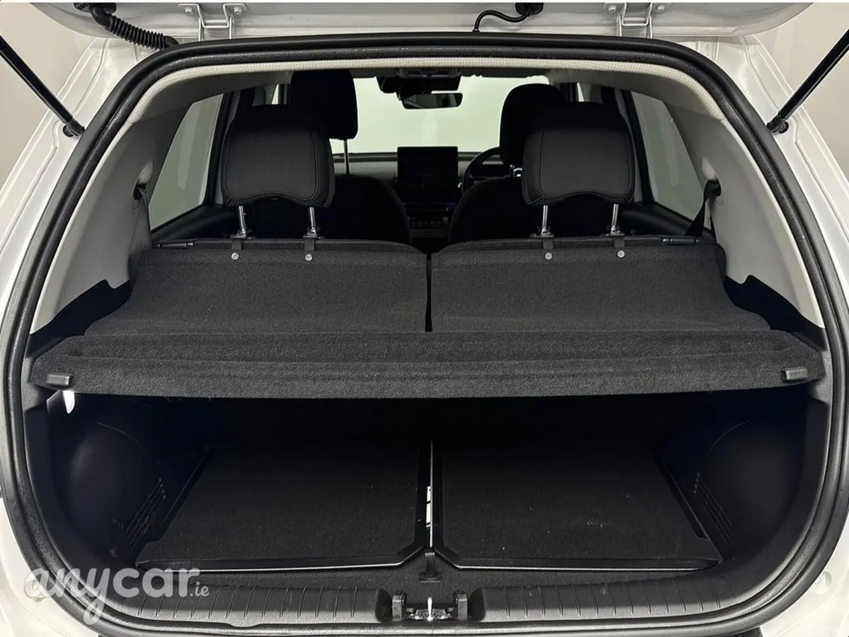 Hyundai INSTER MPV, Electric, 2025, White