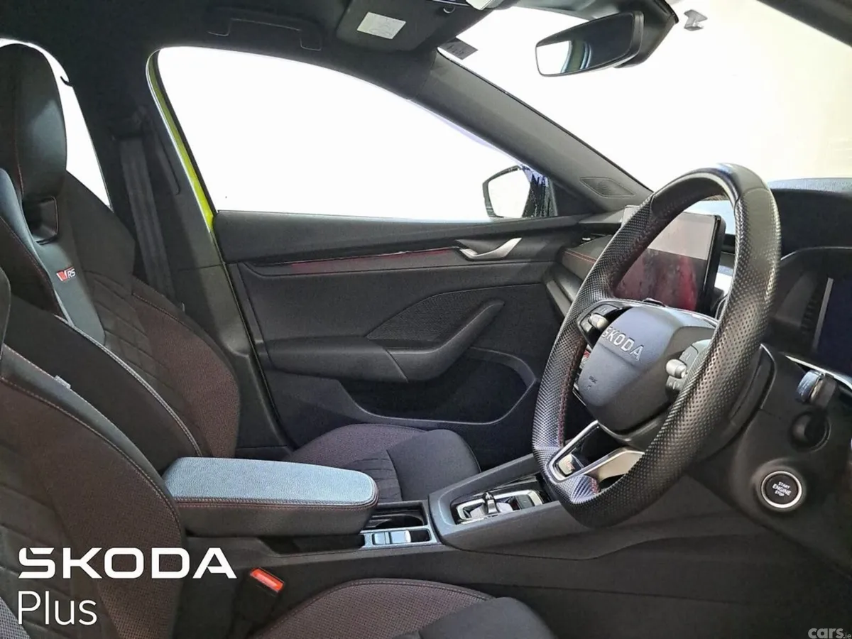 Skoda Octavia Saloon, Petrol, 2025, Green