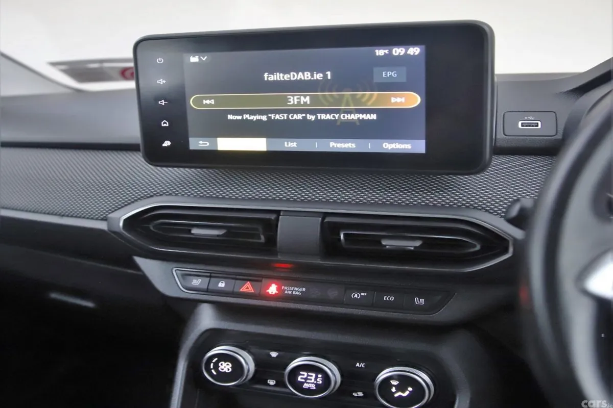 Dacia Jogger MPV, Petrol, 2023, Brown